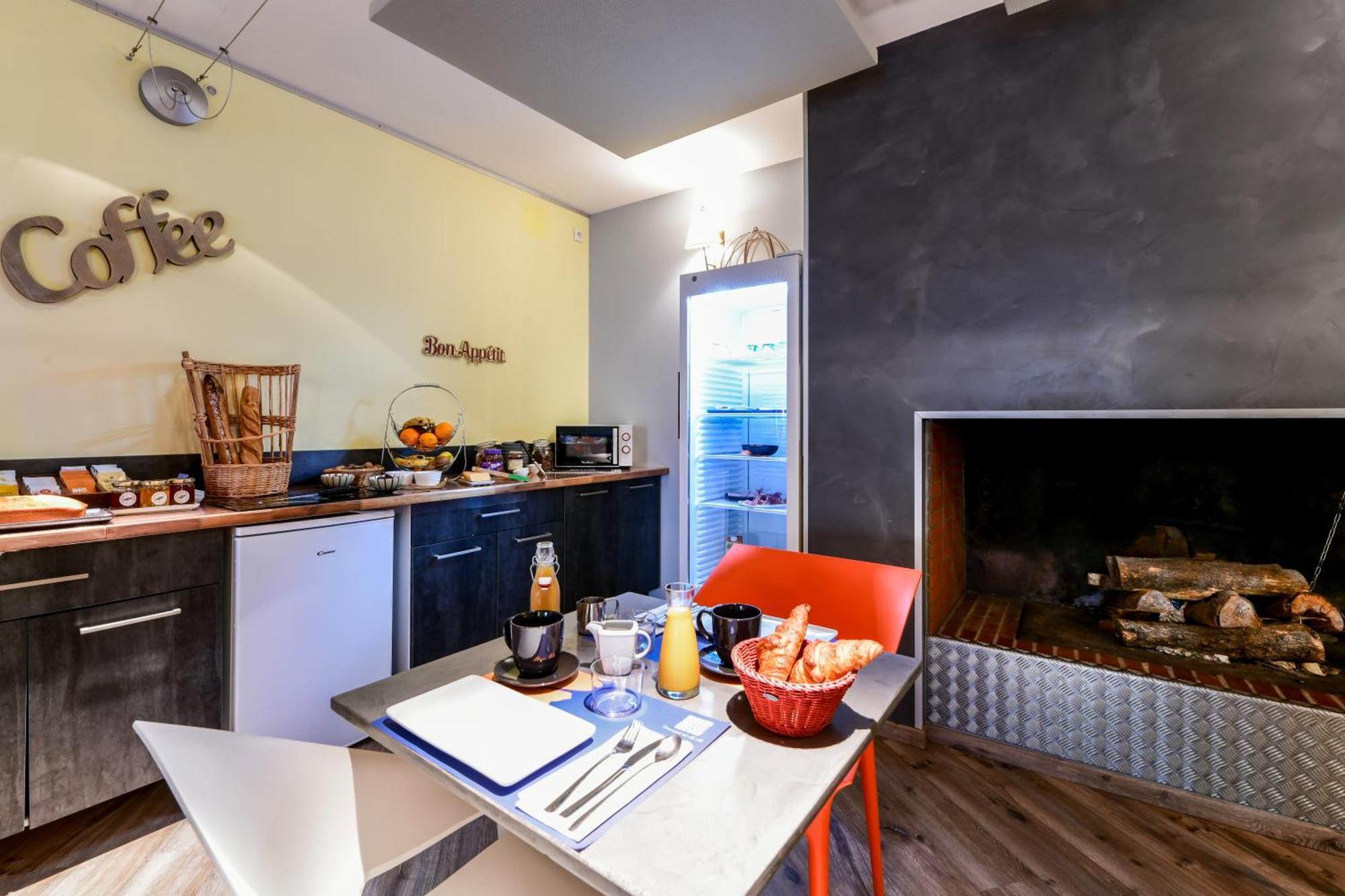 Logis Hotel & Restaurant Le Cadet De Gascogne Saint-Justin  외부 사진