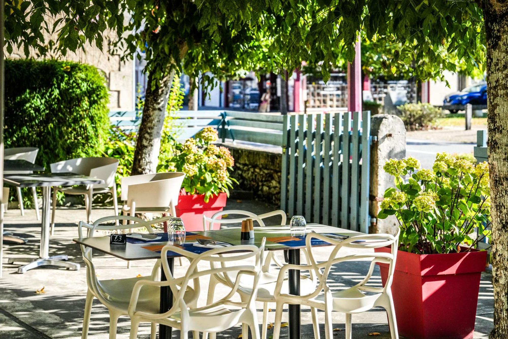 Logis Hotel & Restaurant Le Cadet De Gascogne Saint-Justin  외부 사진